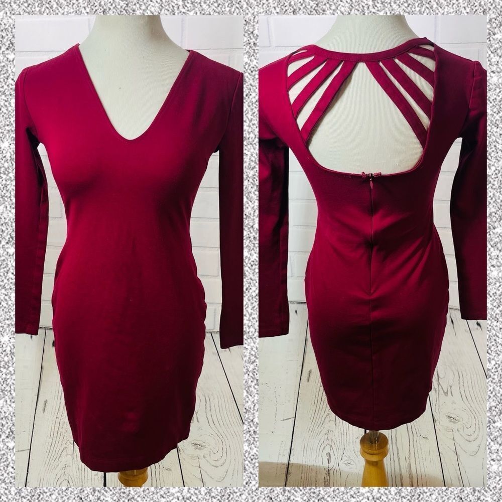 Cefian Maroon Open Back 3/4 Sleeve V-Neck Dress - Size Small